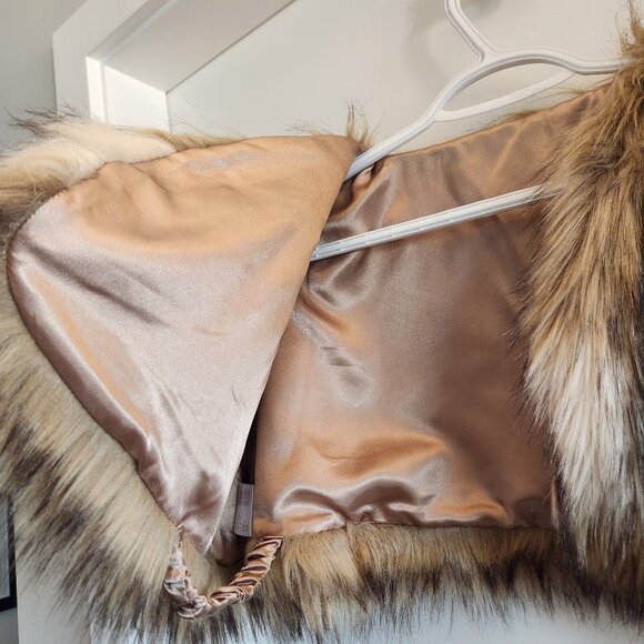 Faux Fur Shrug / Cape - Picture 2 of 7